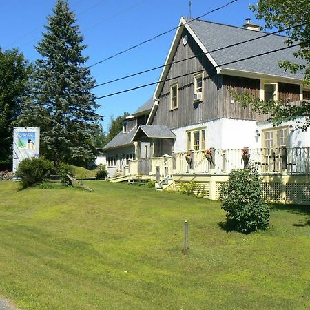 Auberge De La Tour Et Spa Magog Exterior photo