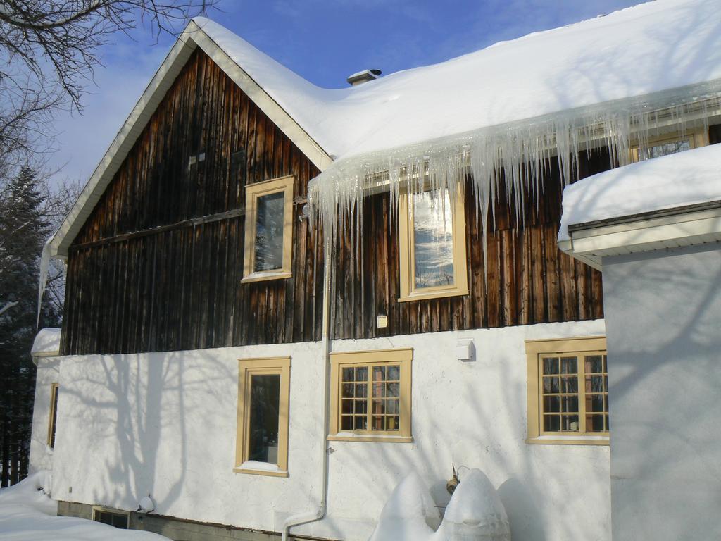 Auberge De La Tour Et Spa Magog Exterior photo