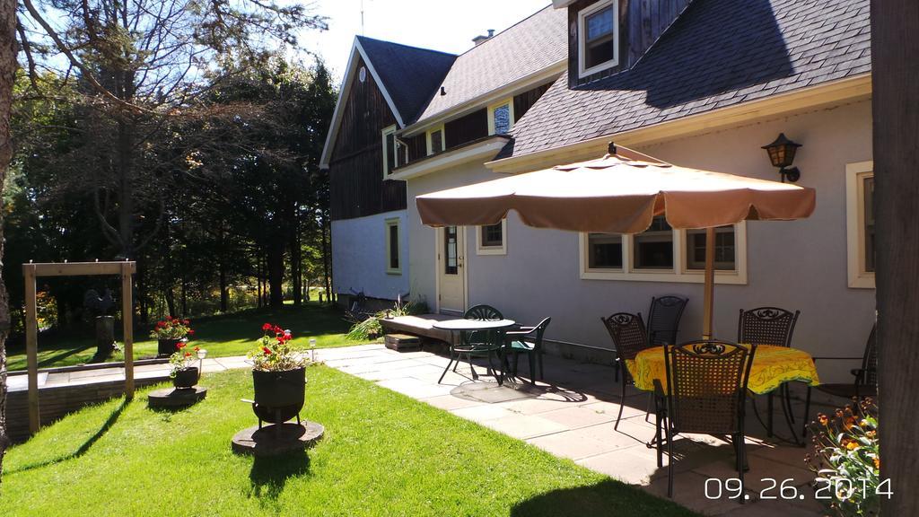 Auberge De La Tour Et Spa Magog Exterior photo