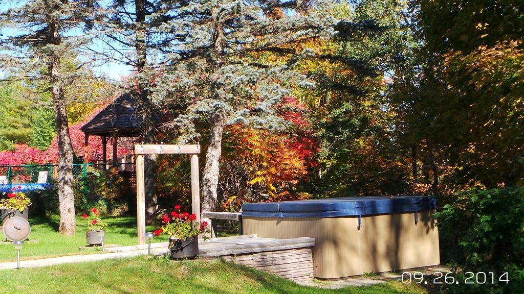 Auberge De La Tour Et Spa Magog Exterior photo