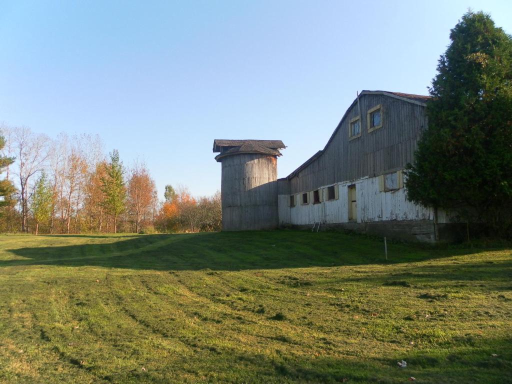 Auberge De La Tour Et Spa Magog Exterior photo
