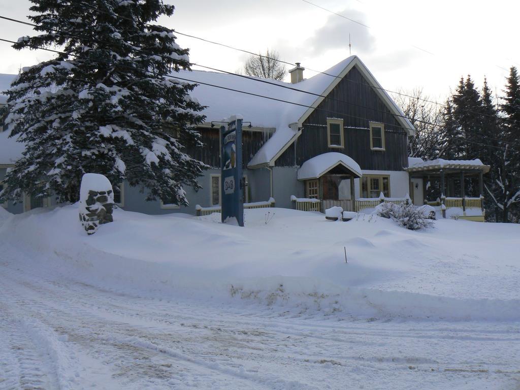Auberge De La Tour Et Spa Magog Exterior photo