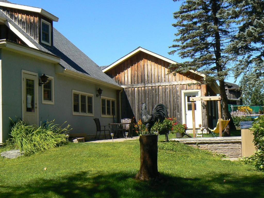 Auberge De La Tour Et Spa Magog Exterior photo